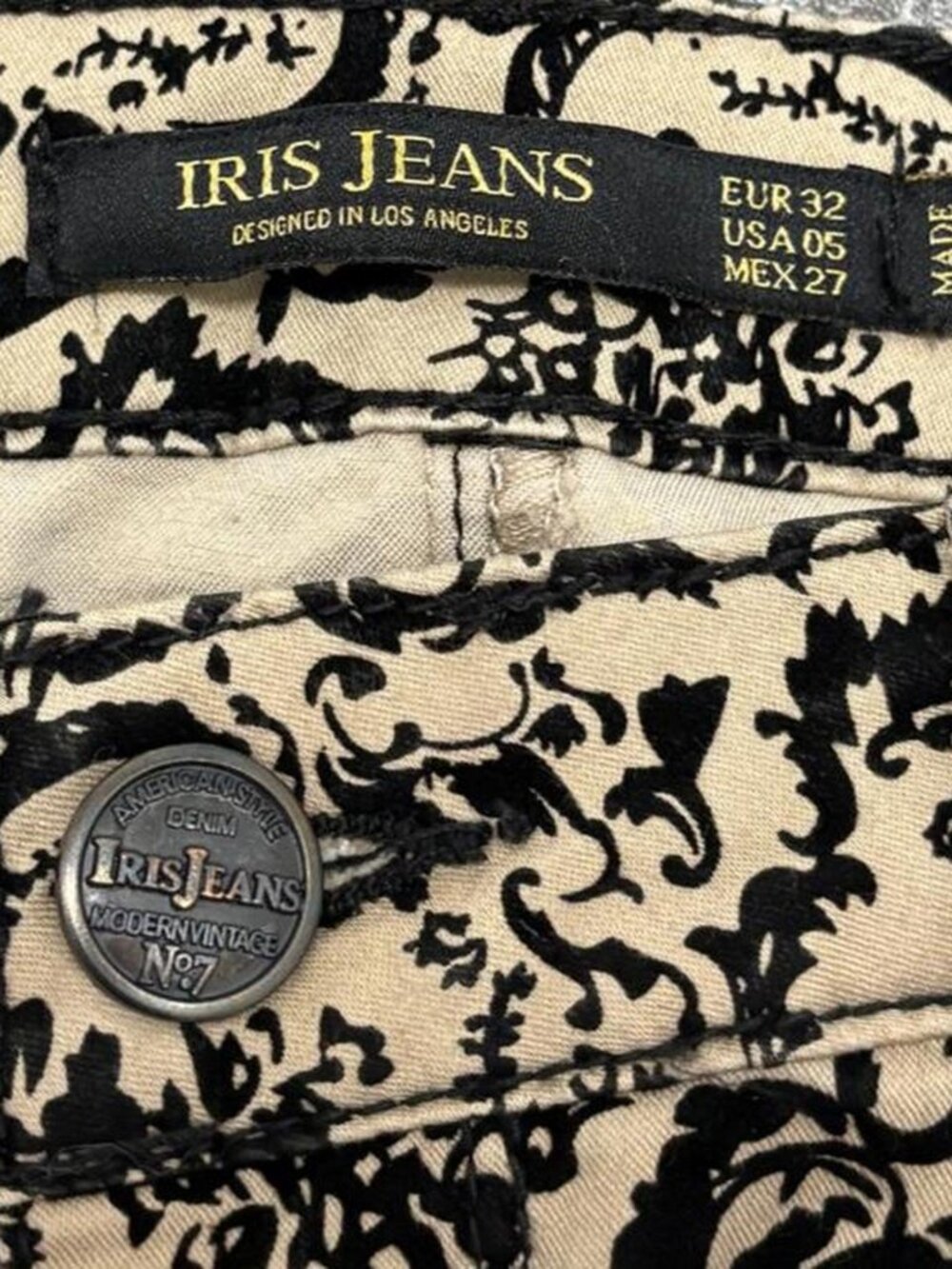 Iris Jeans Modern Vintage black and beige paisley print pants - 27 / XS